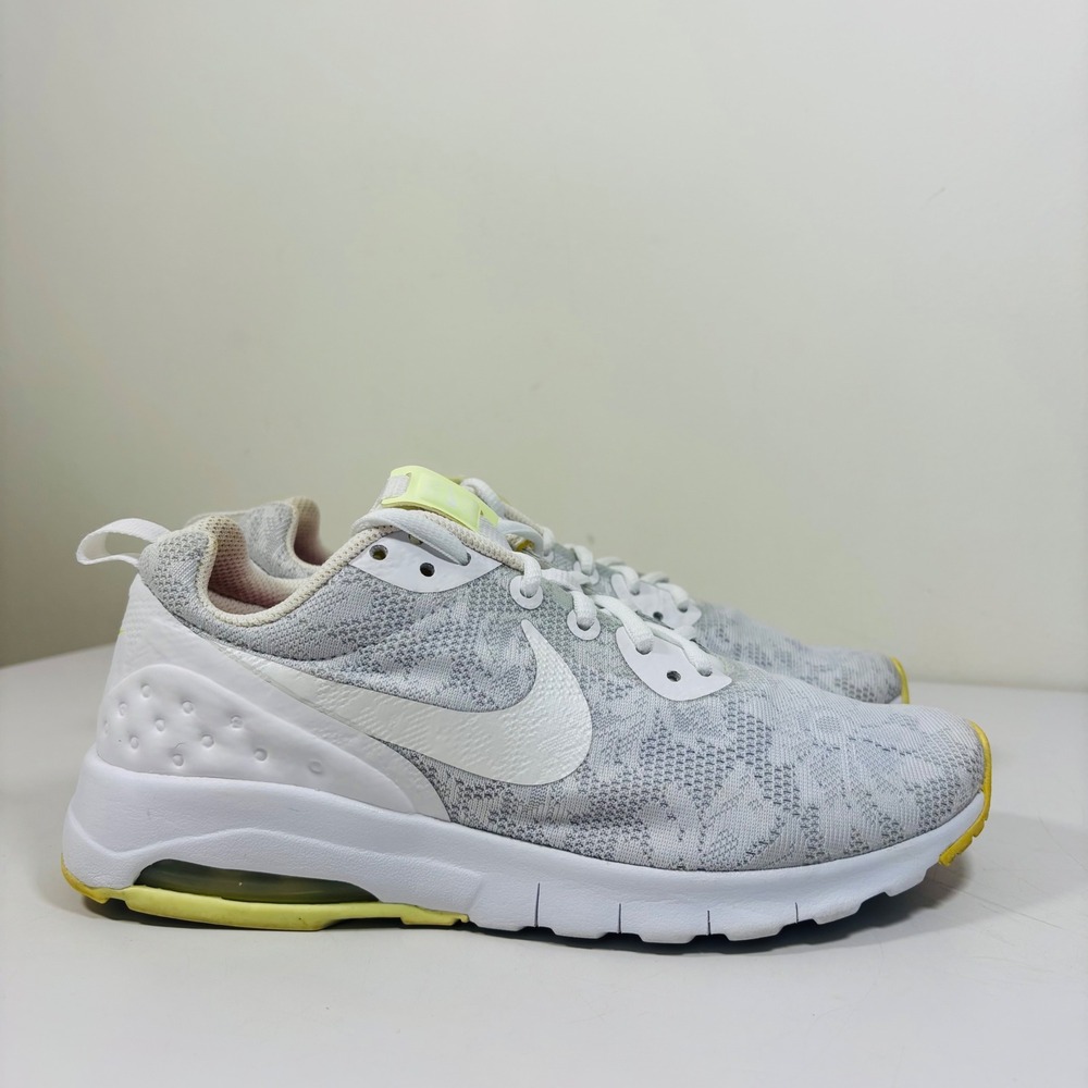 Nike Air Max Motion White Floral Yellow Running Shoes Sneakers Sz 7 902853-100